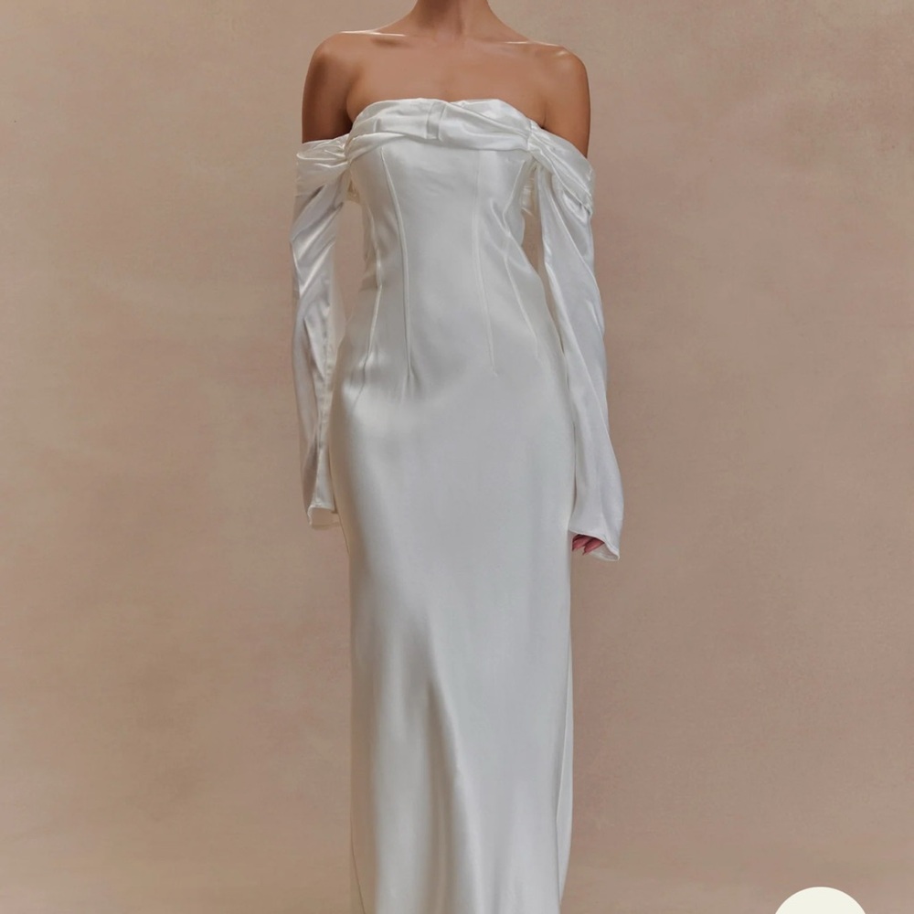 Meshki - Elegant Off-Shoulder White Dress